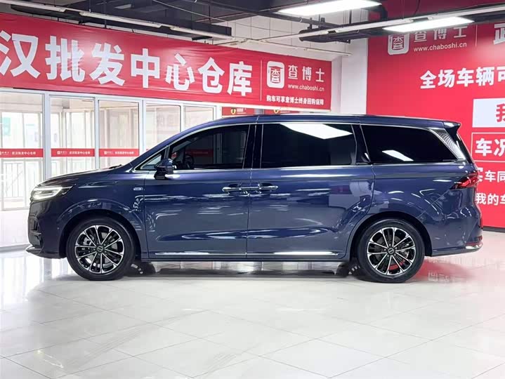 Фото 4 - Roewe iMax 8