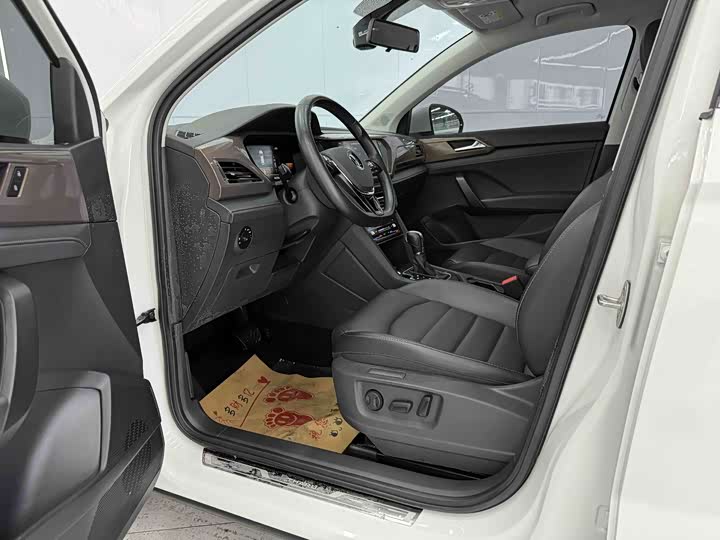 Фото 7 - Volkswagen Tharu