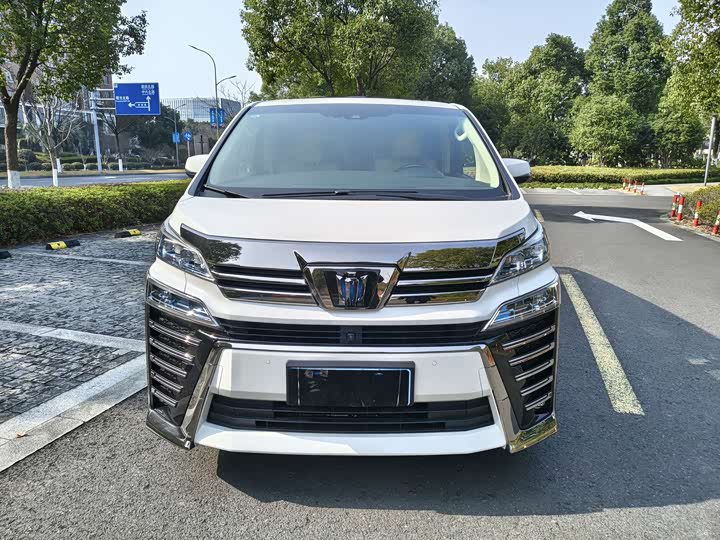 Фото 2 - Toyota Vellfire