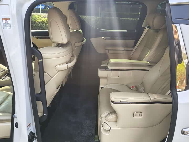 Фото 7 - Toyota Vellfire