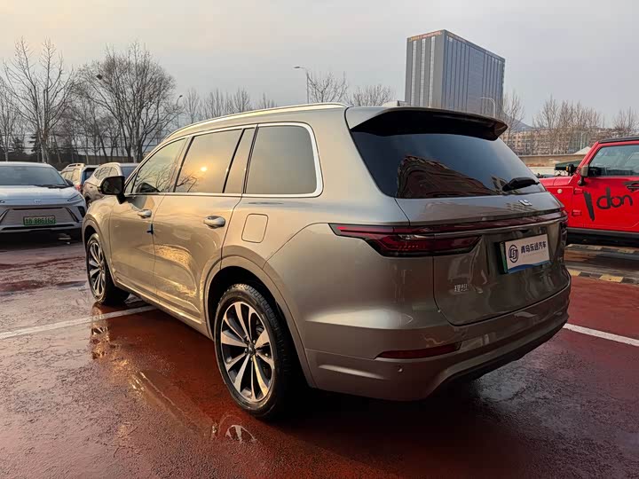 Фото 4 - LiXiang One