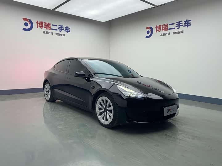 Фото 3 - Tesla Model 3