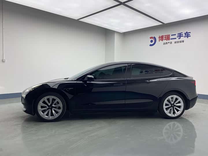 Фото 4 - Tesla Model 3