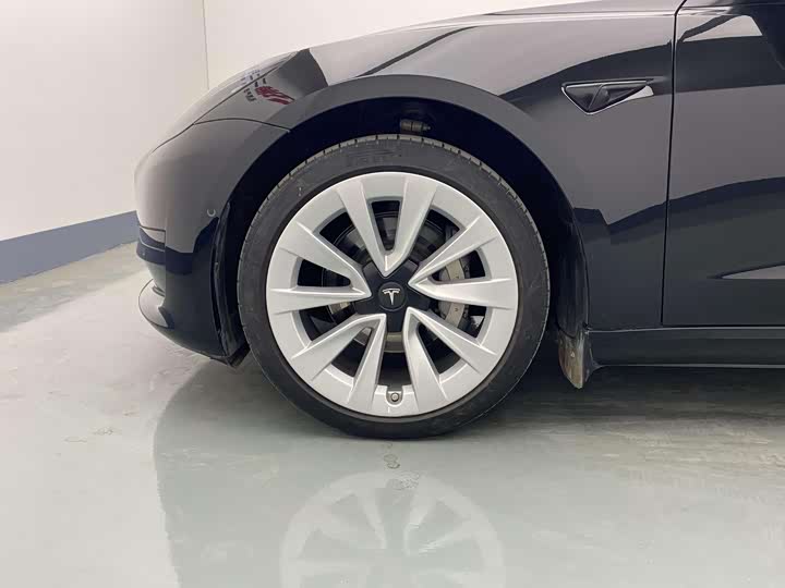 Фото 8 - Tesla Model 3