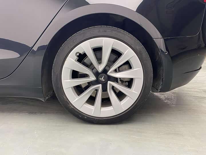 Фото 9 - Tesla Model 3