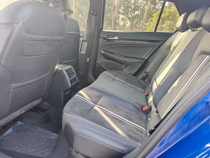 Фото 6 - Volkswagen Golf