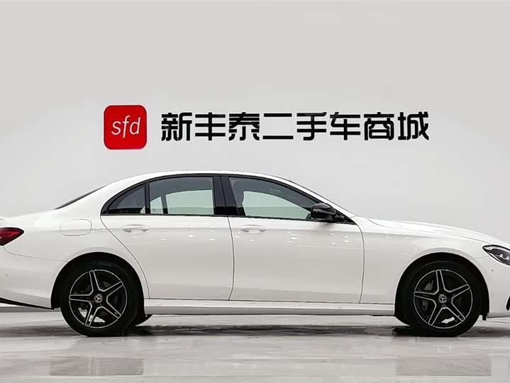 Фото 3 - Mercedes-Benz E-Class