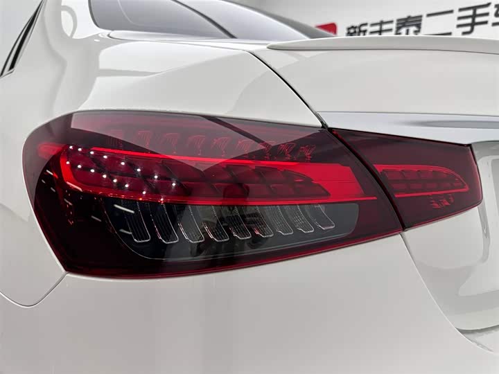 Фото 8 - Mercedes-Benz E-Class