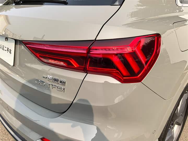 Фото 8 - Audi Q3