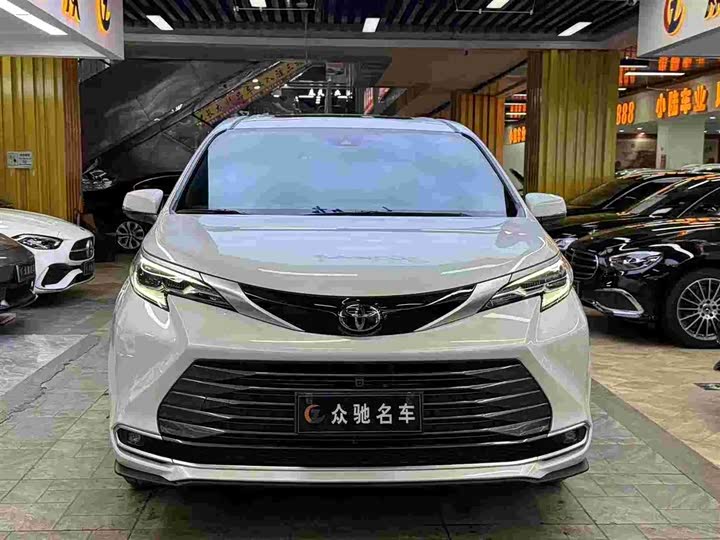 Фото 3 - Toyota Sienna