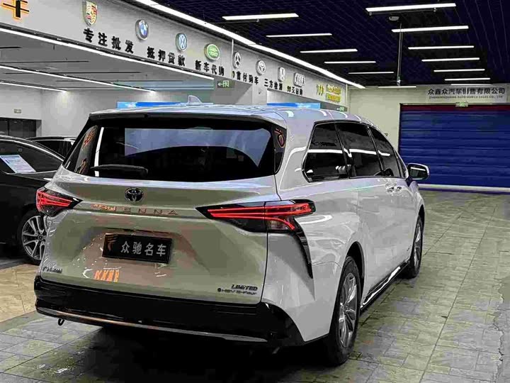 Фото 9 - Toyota Sienna