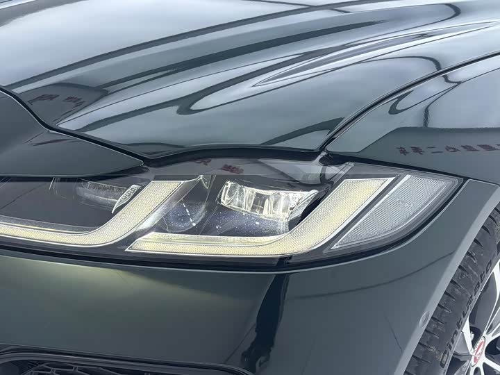 Фото 7 - Jaguar XF L