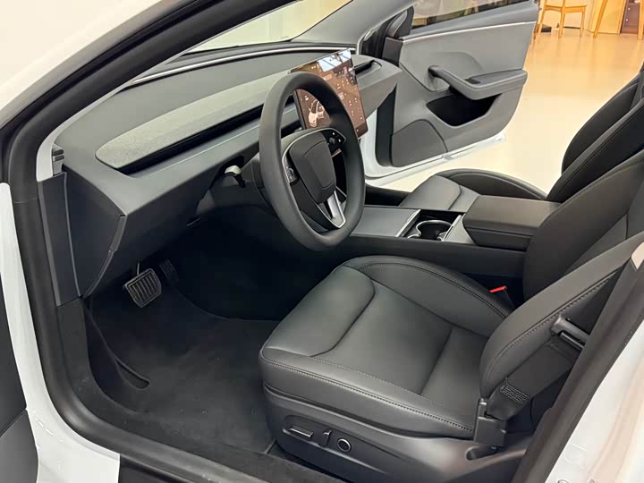 Фото 4 - Tesla Model 3