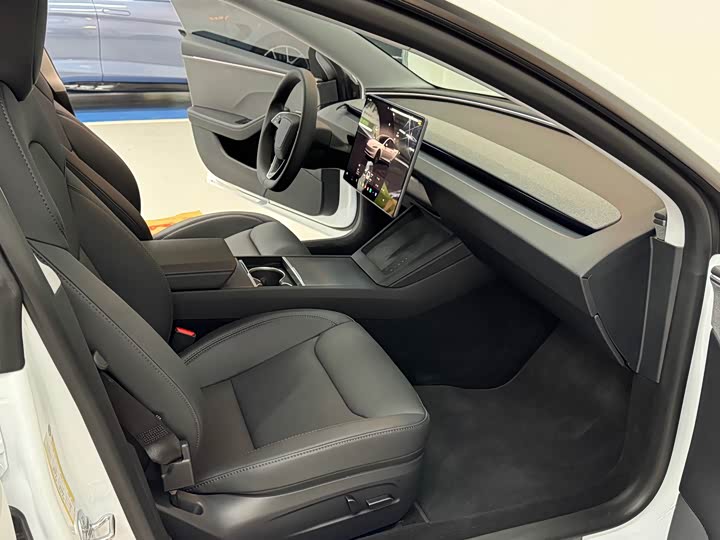 Фото 6 - Tesla Model 3