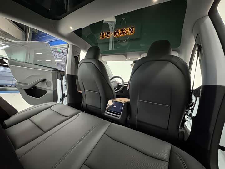 Фото 8 - Tesla Model 3