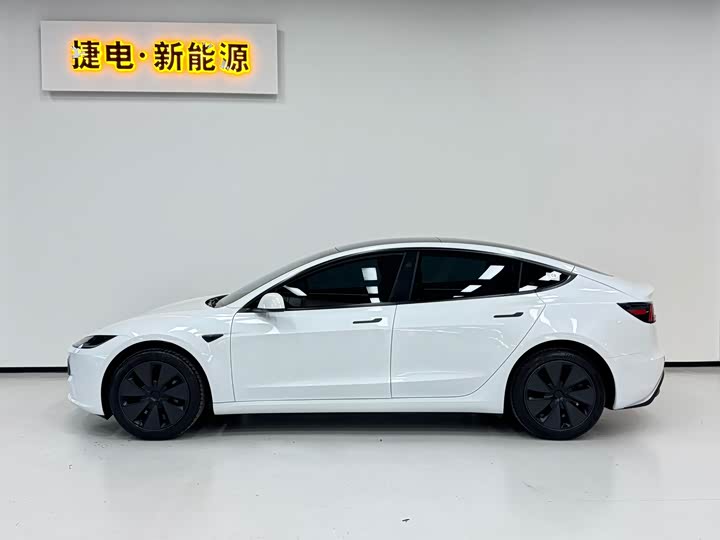 Фото 9 - Tesla Model 3