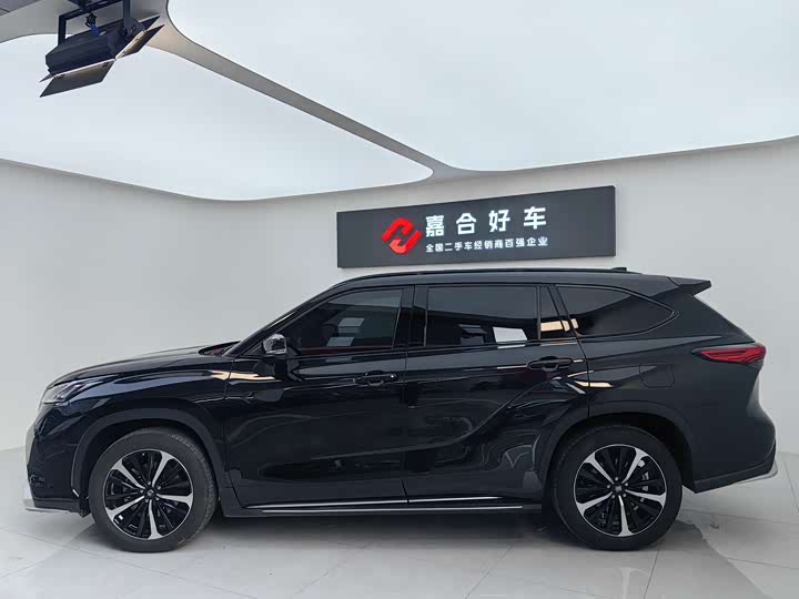 Фото 3 - Toyota Crown Kluger