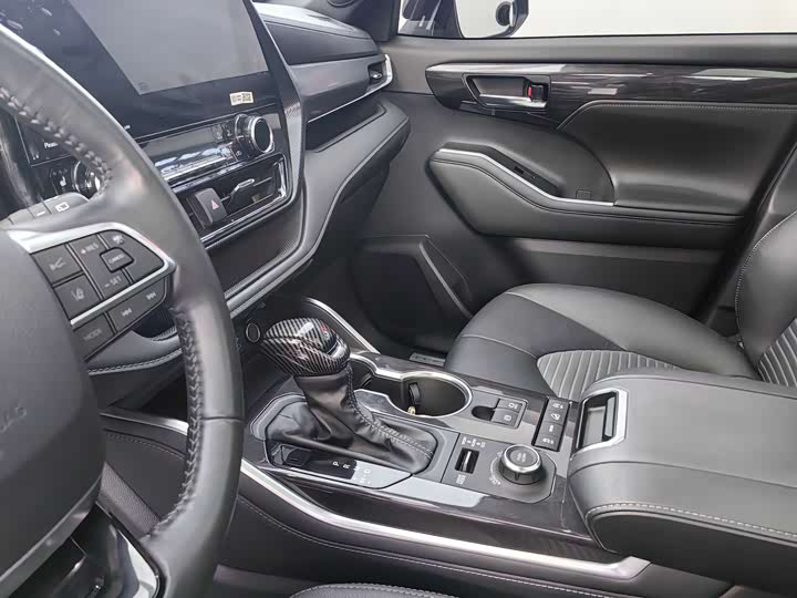 Фото 7 - Toyota Crown Kluger