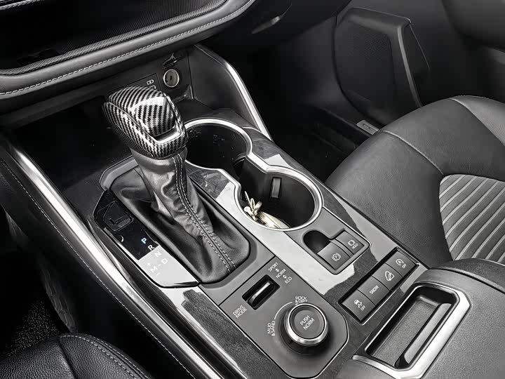 Фото 9 - Toyota Crown Kluger