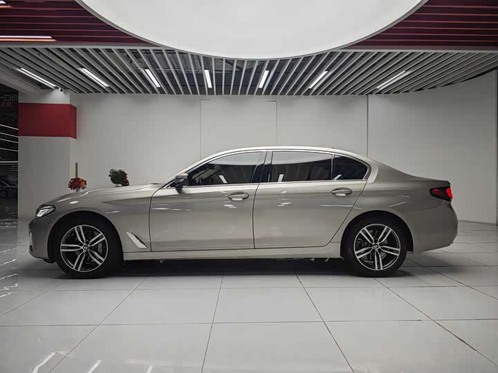 Фото 2 - BMW 5 Series