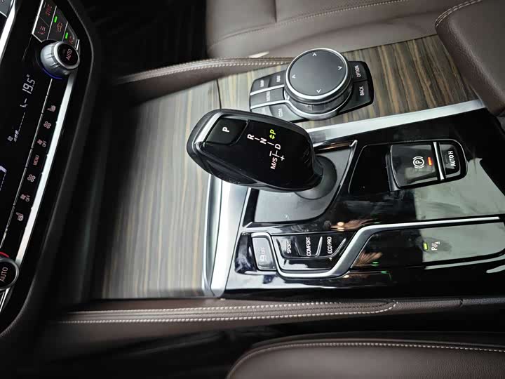 Фото 9 - BMW 5 Series