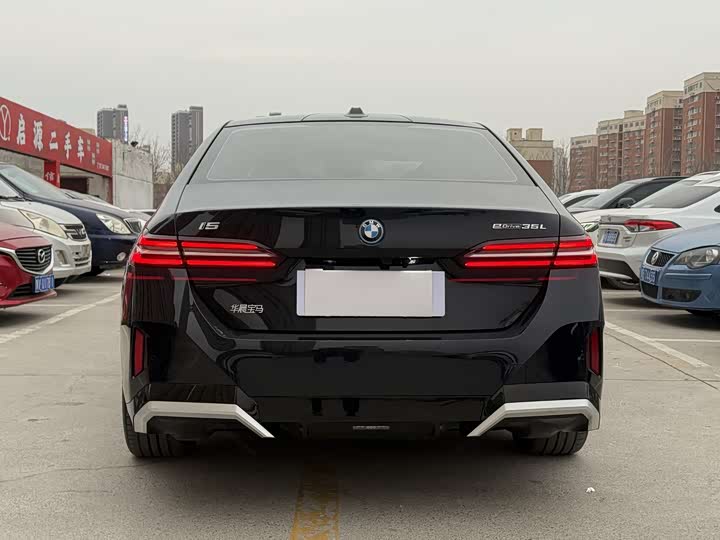 Фото 5 - BMW i5