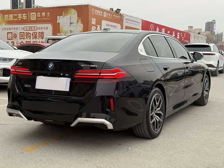 Фото 6 - BMW i5