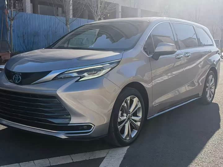 Фото 2 - Toyota Sienna