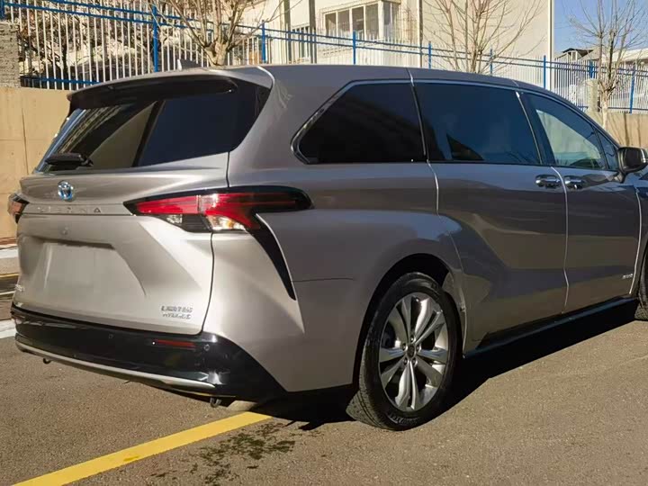 Фото 5 - Toyota Sienna
