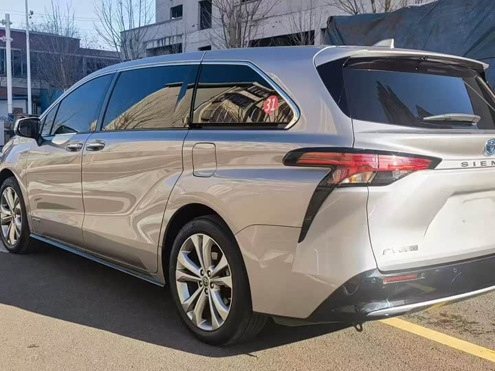 Фото 6 - Toyota Sienna