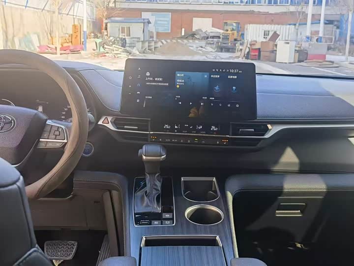 Фото 7 - Toyota Sienna