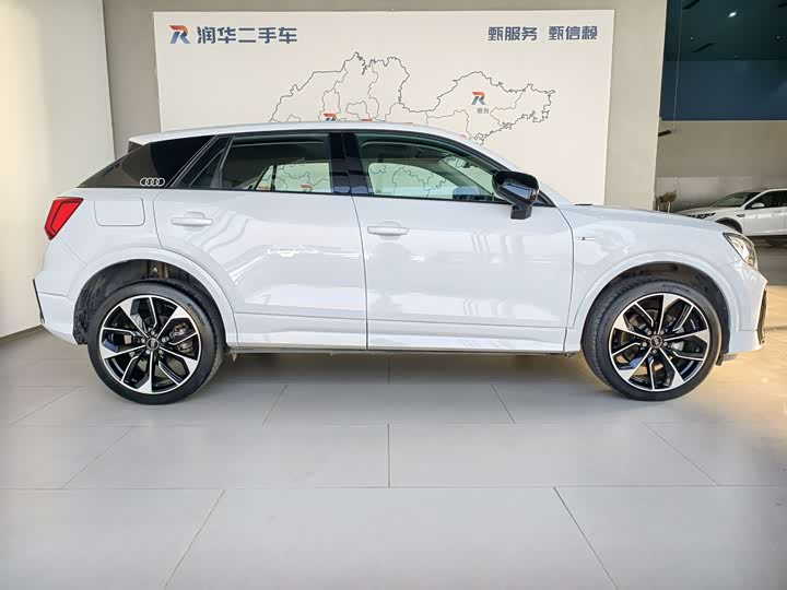 Photo 3 - Audi Q2L