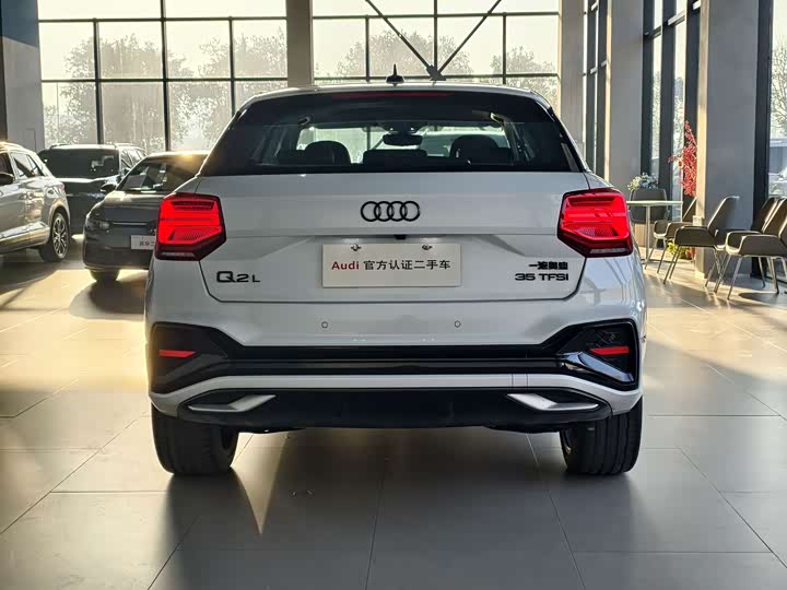 Photo 4 - Audi Q2L