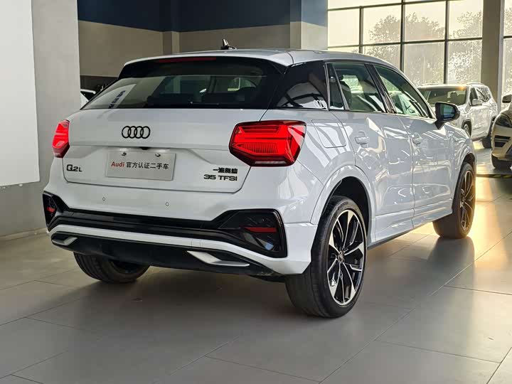 Photo 5 - Audi Q2L
