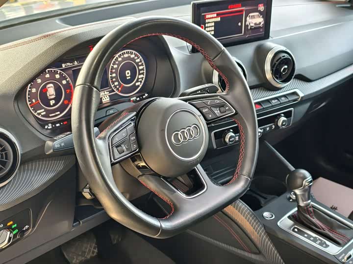 Photo 8 - Audi Q2L