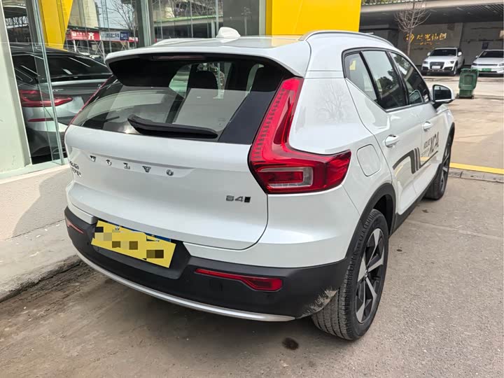 Фото 2 - Volvo XC40