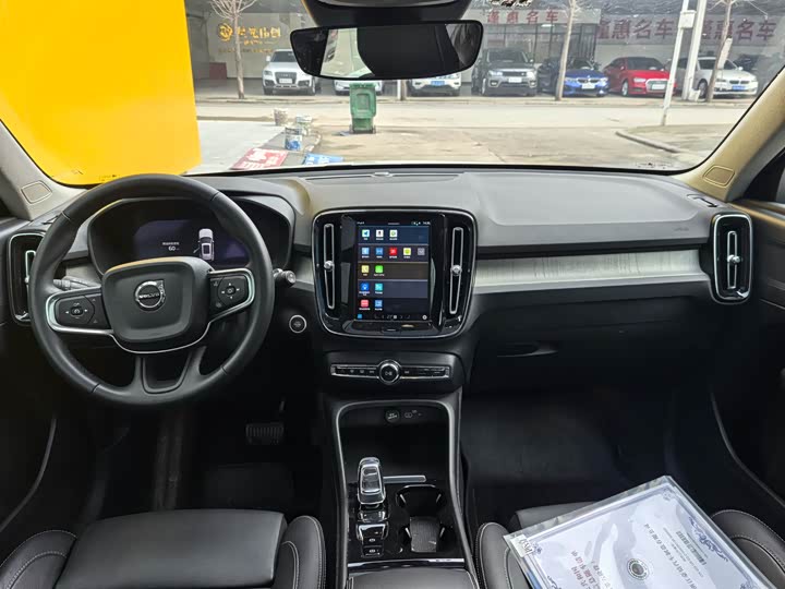 Фото 3 - Volvo XC40