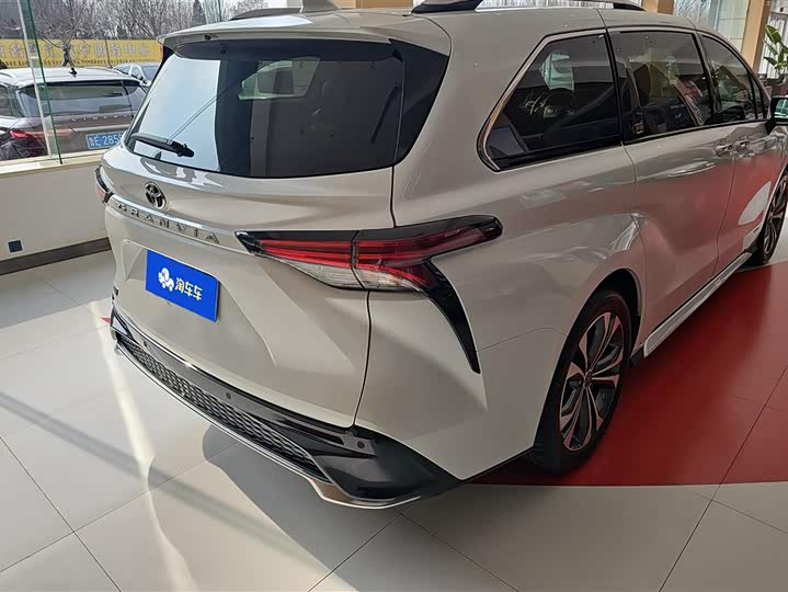 Фото 3 - Toyota Granvia