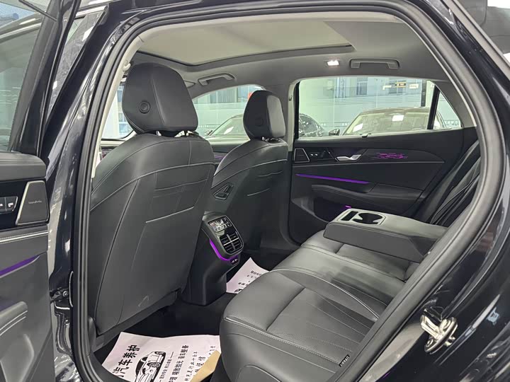 Photo 8 - Volkswagen Passat