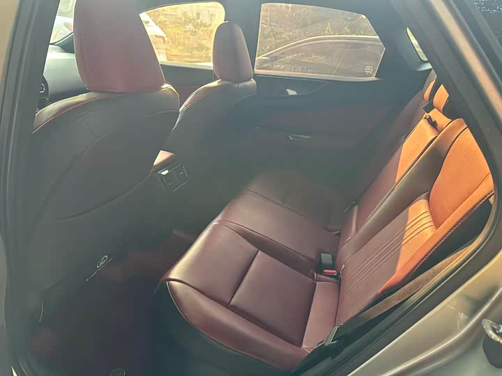 Фото 4 - Lexus NX