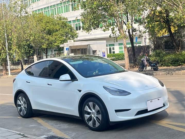 Фото 2 - Tesla Model Y