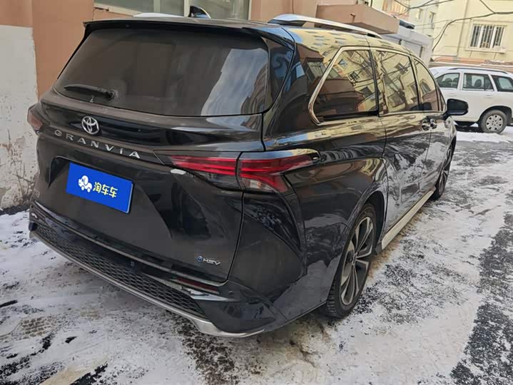 Фото 3 - Toyota Granvia