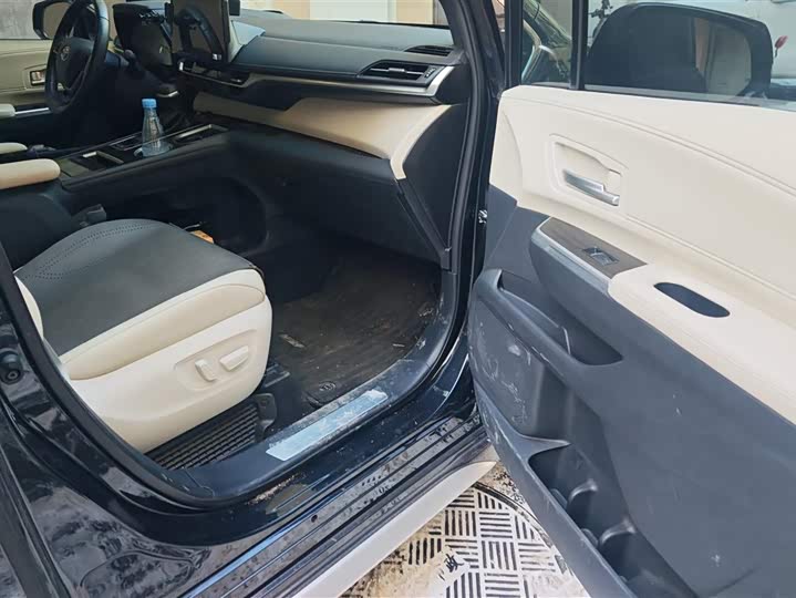 Фото 8 - Toyota Granvia