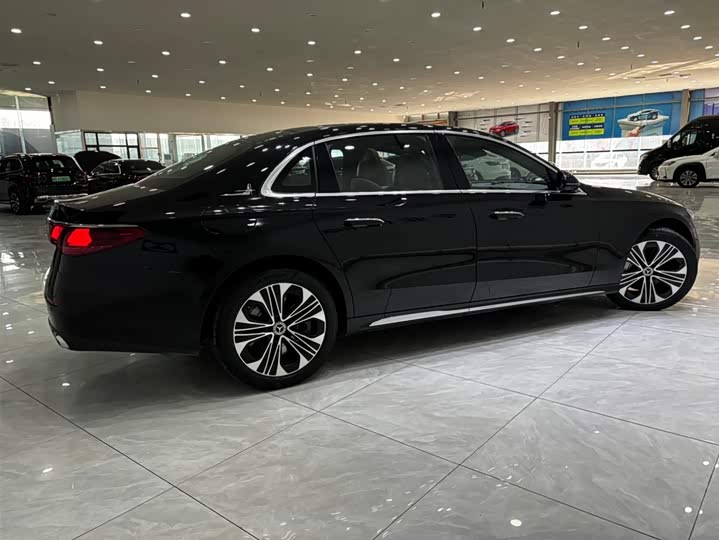 Фото 2 - Mercedes-Benz E-Class Hybrid