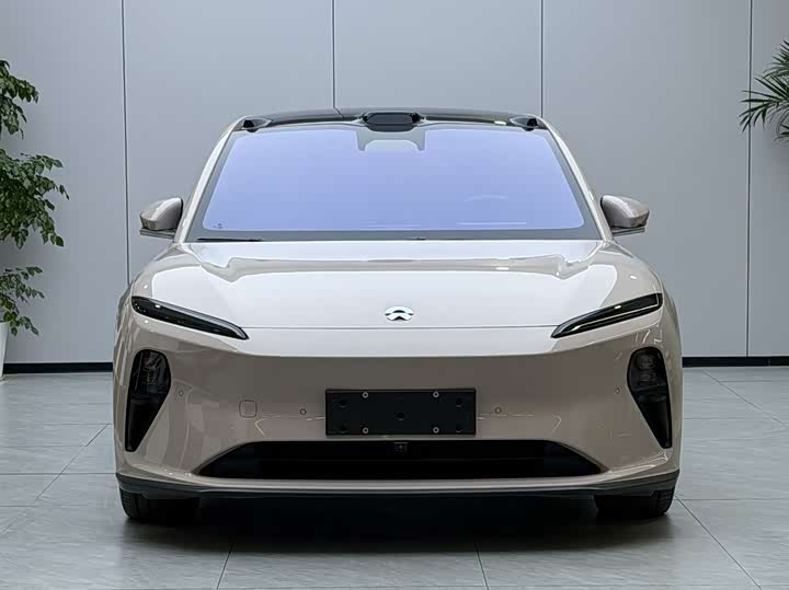Photo 2 - Nio ET5