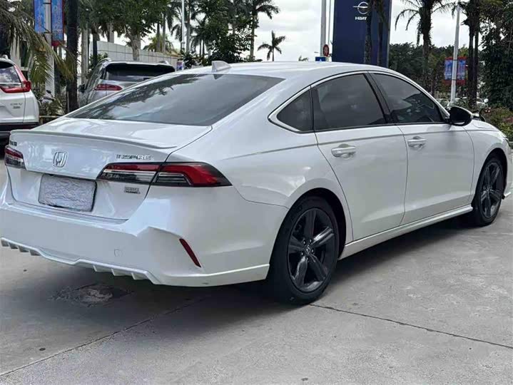 Фото 2 - Honda Inspire