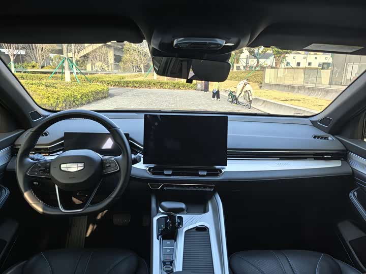 Фото 4 - Geely Preface