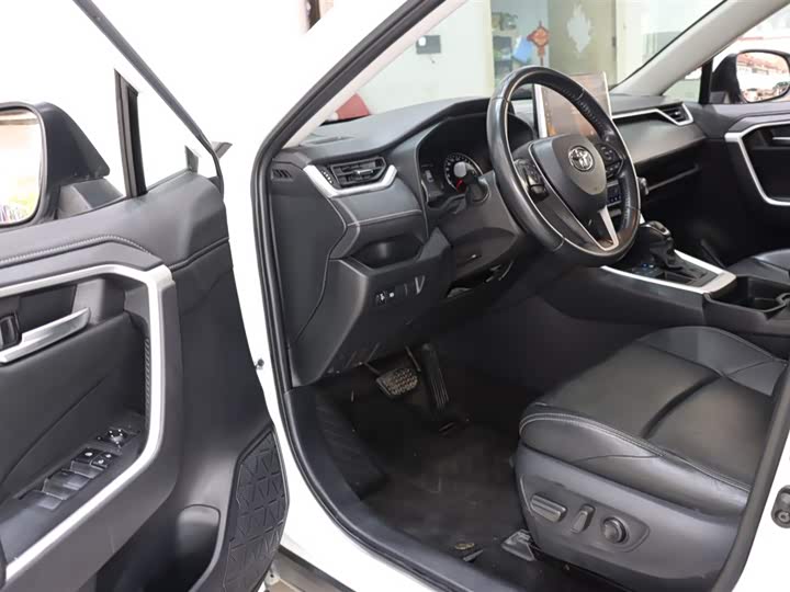 Фото 8 - Toyota Wildlander