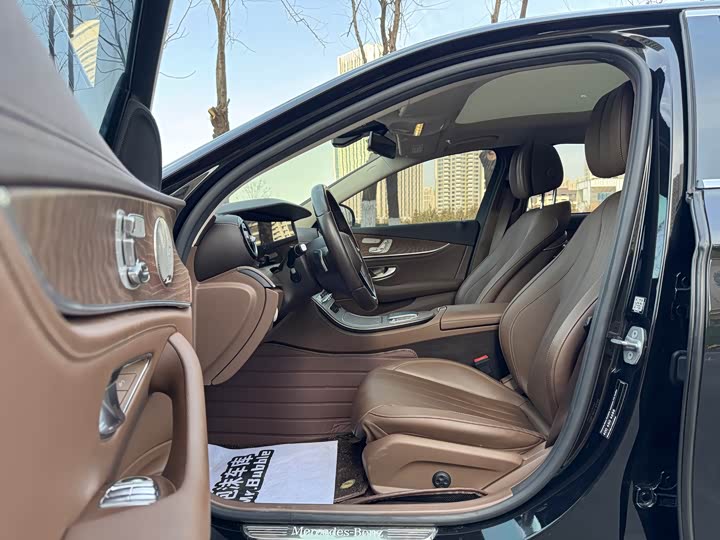 Photo 4 - Mercedes-Benz E-Class