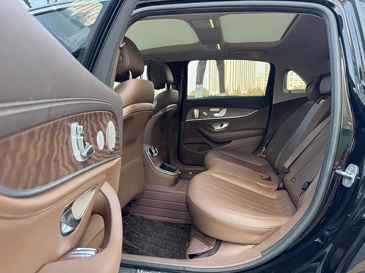 Photo 6 - Mercedes-Benz E-Class